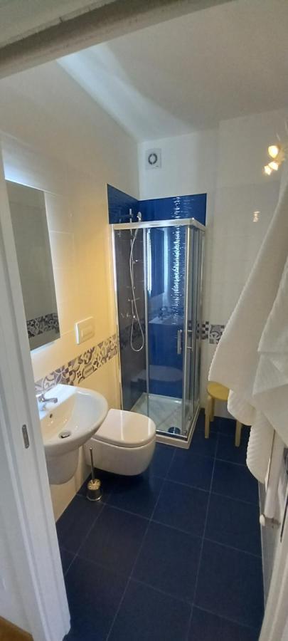 לוקורוטונדו Central Apartment Con Tre Camere Da Letto מראה חיצוני תמונה